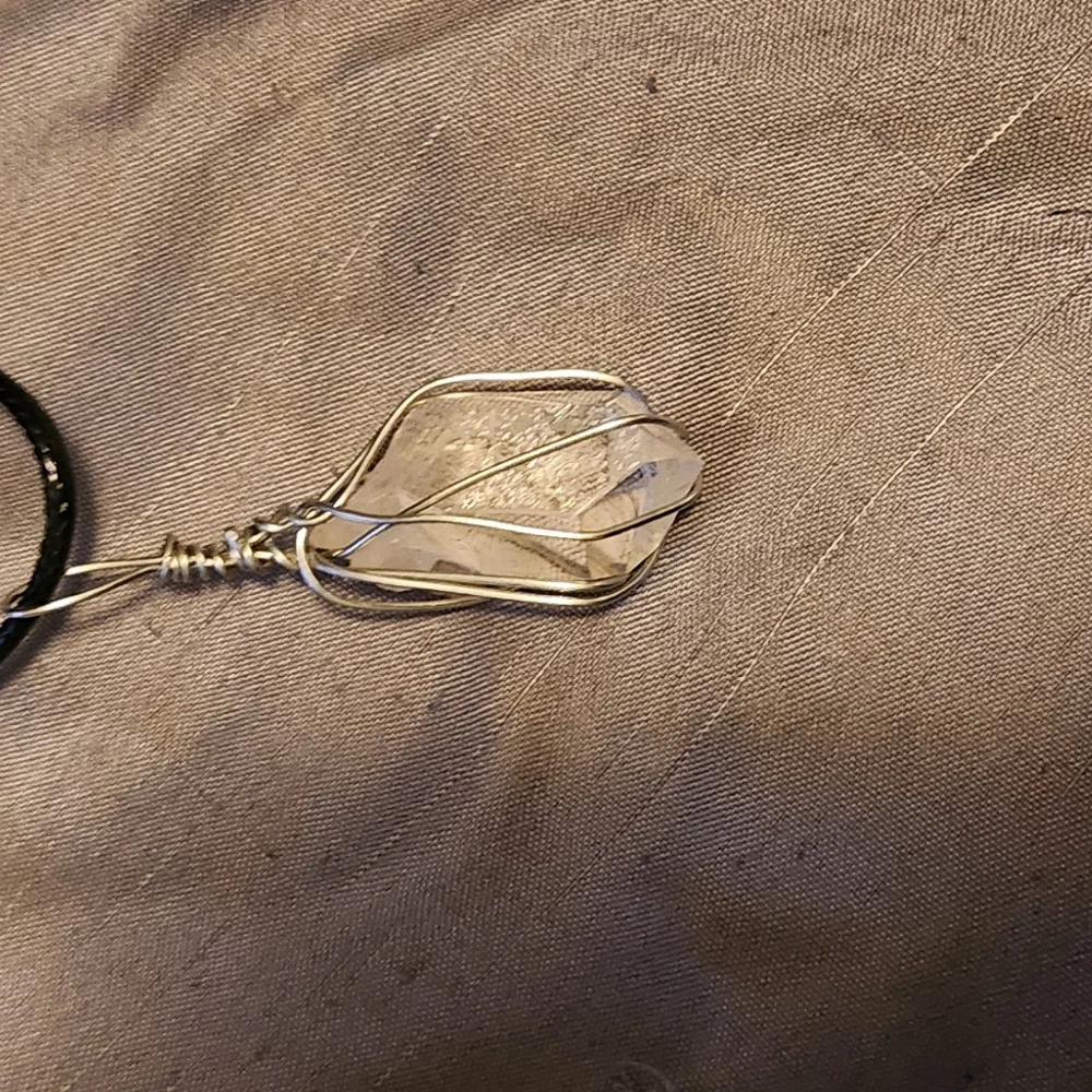Handmade wire wrap quartz crystal necklace - Picture 1 of 3